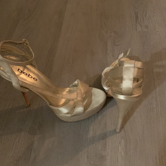 Bebe size 8 satin and snakeskin high heels, light champagne color - Picture 2 of 9